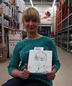 Шаржист на новогоднем корпоративе Михаил Шабалин,
          Минск,Калининград,девушка в бирюзовом платье показывает свой шарж в ресторане